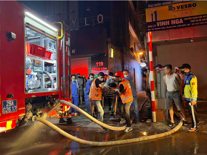 Vụ cháy 14 người tử vong: "Không lối thoát nào cho các nạn nhân"- Ảnh 1. Vụ cháy 14 người tử vong: "Không lối thoát nào cho các nạn nhân"- Ảnh 1.