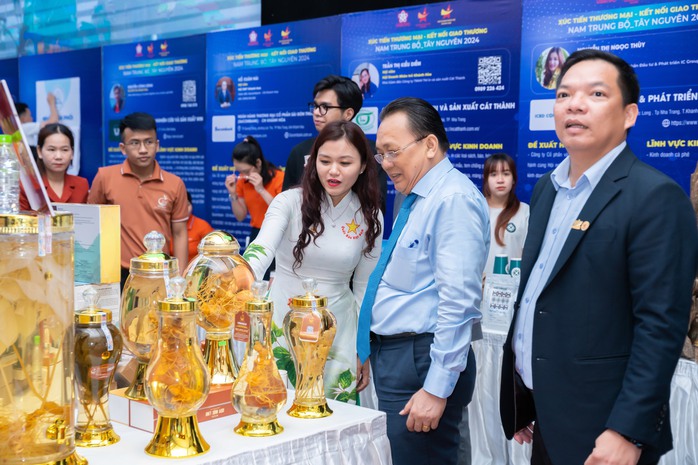 Hàng trăm mặt hàng được kết nối giao thương Nam Trung bộ - Tây Nguyên- Ảnh 5. Hàng trăm mặt hàng được kết nối giao thương Nam Trung bộ - Tây Nguyên- Ảnh 5.