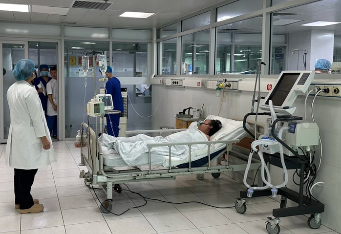 Vụ cháy 14 người chết: 3 nạn nhân bị thương chuyển viện tuyến trên- Ảnh 2. Vụ cháy 14 người chết: 3 nạn nhân bị thương chuyển viện tuyến trên- Ảnh 2.