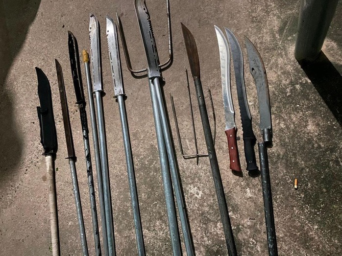 Hiện tượng thanh, thiếu niên cầm dao hàn tuýp sắt đi thanh toán, đe doạ dân rất nhức nhối- Ảnh 2. Hiện tượng thanh, thiếu niên cầm dao hàn tuýp sắt đi thanh toán, đe doạ dân rất nhức nhối- Ảnh 2.