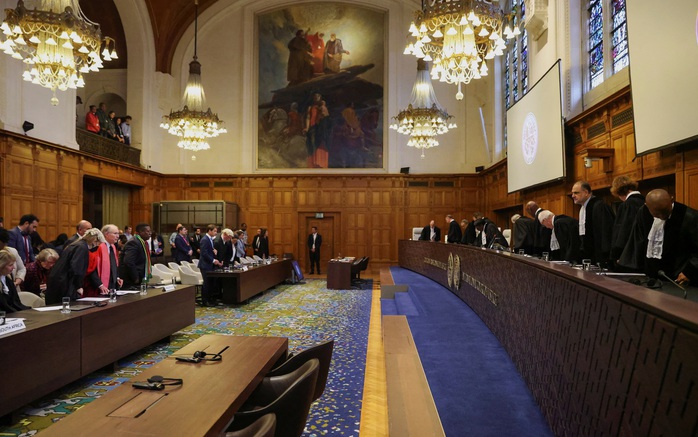 Các đại biểu tham dự phiên tòa tại Tòa Công lý Quốc tế (ICJ) ở The Hague - Hà Lan, nơi ra phán quyết yêu cầu Israel dừng cuộc tấn công Rafah hôm 24-5 Ảnh: REUTERS Các đại biểu tham dự phiên tòa tại Tòa Công lý Quốc tế (ICJ) ở The Hague - Hà Lan, nơi ra phán quyết yêu cầu Israel dừng cuộc tấn công Rafah hôm 24-5 Ảnh: REUTERS