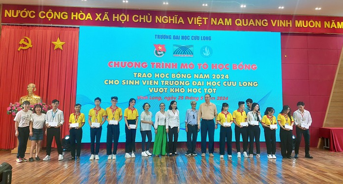 Quỹ “Mô tô học bổng” đến với 25 sinh viên Trường ĐH Cửu Long- Ảnh 2. Quỹ “Mô tô học bổng” đến với 25 sinh viên Trường ĐH Cửu Long- Ảnh 2.