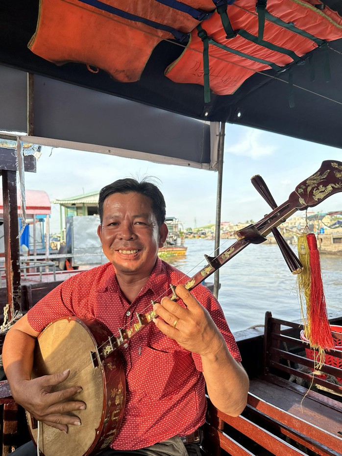 Theo chân Lê Duy, Hồng Thủy đưa Theo chân Lê Duy, Hồng Thủy đưa