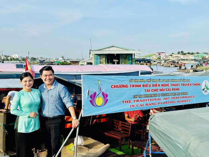 Theo chân Lê Duy, Hồng Thủy đưa Theo chân Lê Duy, Hồng Thủy đưa