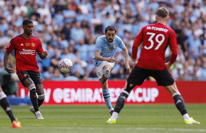 Hai đòn "sát thủ" trong 9 phút, Man United hạ Man City giành FA Cup- Ảnh 1.