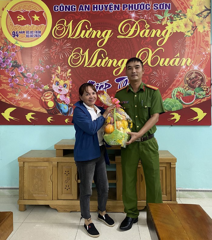 Nhận lại gần 100 triệu đồng, người dân viết thư cảm ơn Công an Quảng Nam- Ảnh 2. Nhận lại gần 100 triệu đồng, người dân viết thư cảm ơn Công an Quảng Nam- Ảnh 2.