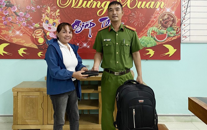Nhận lại gần 100 triệu đồng, người dân viết thư cảm ơn Công an Quảng Nam- Ảnh 1. Nhận lại gần 100 triệu đồng, người dân viết thư cảm ơn Công an Quảng Nam- Ảnh 1.