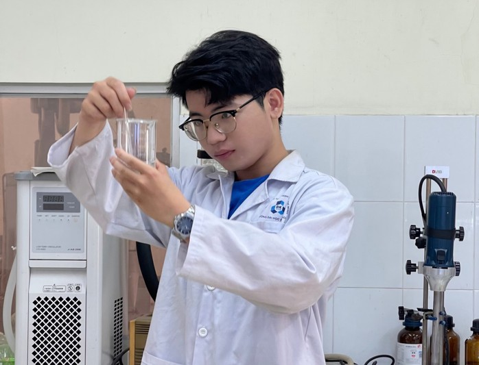 Chàng sinh viên năm 3 khởi nghiệp từ nước giặt do mình tự sản xuất- Ảnh 1. Chàng sinh viên năm 3 khởi nghiệp từ nước giặt do mình tự sản xuất- Ảnh 1.
