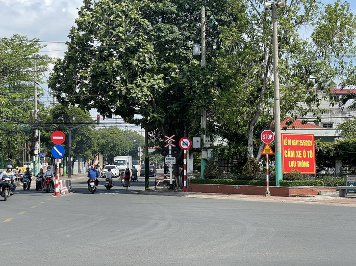 Ý kiến trái chiều khi thành phố đông dân nhất Bình Dương cấm ô tô vào khu vực trung tâm- Ảnh 1. Ý kiến trái chiều khi thành phố đông dân nhất Bình Dương cấm ô tô vào khu vực trung tâm- Ảnh 1.