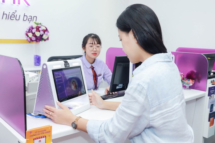 Các ngân hàng bắt đầu triển khai xác thực dữ liệu sinh trắc học để chuẩn bị áp dụng cho những giao dịch chuyển tiền trên 10 triệu đồng ngày từ 1-7 Ảnh: BÌNH AN Các ngân hàng bắt đầu triển khai xác thực dữ liệu sinh trắc học để chuẩn bị áp dụng cho những giao dịch chuyển tiền trên 10 triệu đồng ngày từ 1-7 Ảnh: BÌNH AN