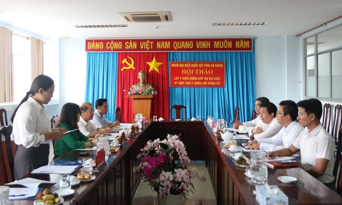 Trả lời ý kiến cử tri phía Nam về giá điện - Ảnh 2.