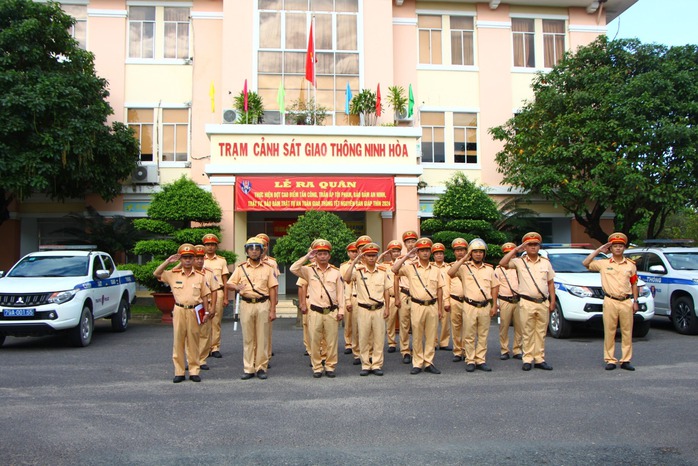 Một cán bộ CSGT Ninh Hòa bị xe máy tông tử vong- Ảnh 1. Một cán bộ CSGT Ninh Hòa bị xe máy tông tử vong- Ảnh 1.