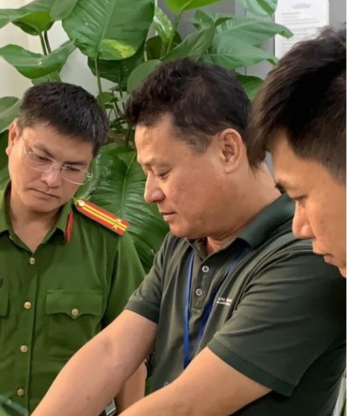 Công an TP HCM bắt Giám đốc Công ty Đào Ngọc Bình- Ảnh 1. Công an TP HCM bắt Giám đốc Công ty Đào Ngọc Bình- Ảnh 1.