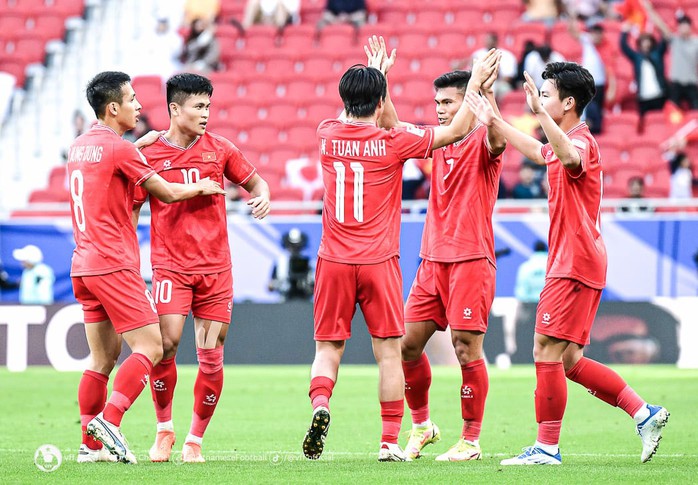 Tuyển Việt Nam bắt đầu guồng quay mới dưới sự dẫn dắt của HLV Kim Sang-sik Ảnh: VFF Tuyển Việt Nam bắt đầu guồng quay mới dưới sự dẫn dắt của HLV Kim Sang-sik Ảnh: VFF