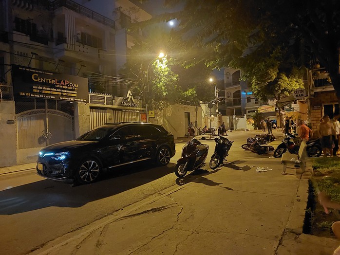 TP HCM: Nữ tài xế lái ô tô điện tông loạt xe máy ở quận 10- Ảnh 1. TP HCM: Nữ tài xế lái ô tô điện tông loạt xe máy ở quận 10- Ảnh 1.