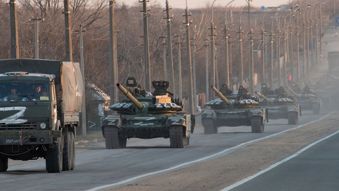 Lực lượng Nga đang tiến ra mặt trận Ukraine. Ảnh: Reuters Lực lượng Nga đang tiến ra mặt trận Ukraine. Ảnh: Reuters