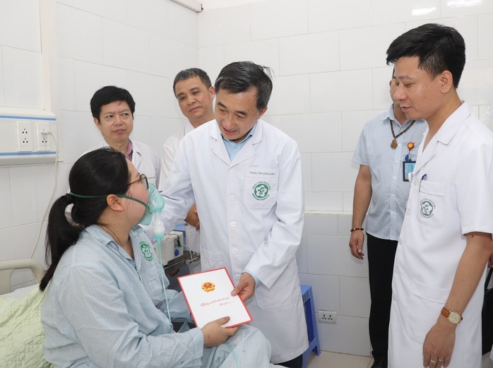 Diễn biến sức khoẻ cặp vợ chồng trong vụ cháy nhà trọ ở Cầu Giấy- Ảnh 1. Diễn biến sức khoẻ cặp vợ chồng trong vụ cháy nhà trọ ở Cầu Giấy- Ảnh 1.