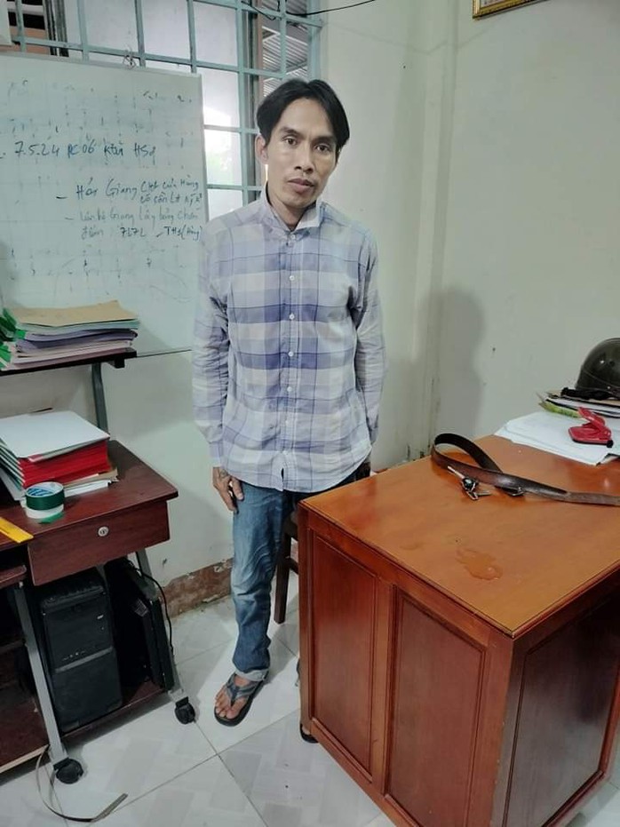 Bắt tạm giam kẻ chỉ điểm, dẫn đường cho bọn cướp- Ảnh 1. Bắt tạm giam kẻ chỉ điểm, dẫn đường cho bọn cướp- Ảnh 1.