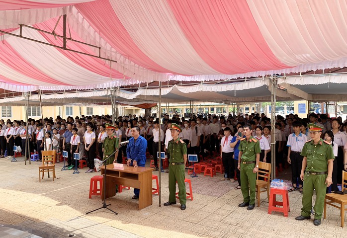 Hơn 700 học sinh tham dự phiên tòa xét xử lưu động- Ảnh 1. Hơn 700 học sinh tham dự phiên tòa xét xử lưu động- Ảnh 1.