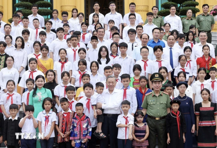 Chủ tịch nước Tô Lâm: Dành những gì quý giá nhất cho trẻ em- Ảnh 4. Chủ tịch nước Tô Lâm: Dành những gì quý giá nhất cho trẻ em- Ảnh 4.