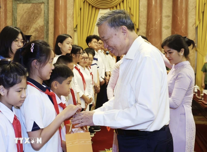 Chủ tịch nước Tô Lâm: Dành những gì quý giá nhất cho trẻ em- Ảnh 7. Chủ tịch nước Tô Lâm: Dành những gì quý giá nhất cho trẻ em- Ảnh 7.