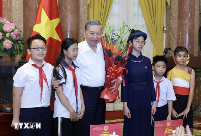 Chủ tịch nước Tô Lâm: Dành những gì quý giá nhất cho trẻ em- Ảnh 8. Chủ tịch nước Tô Lâm: Dành những gì quý giá nhất cho trẻ em- Ảnh 8.
