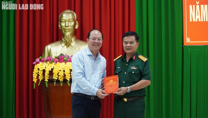 Lãnh đạo TP HCM thăm, động viên chiến sĩ mới- Ảnh 2. Lãnh đạo TP HCM thăm, động viên chiến sĩ mới- Ảnh 2.