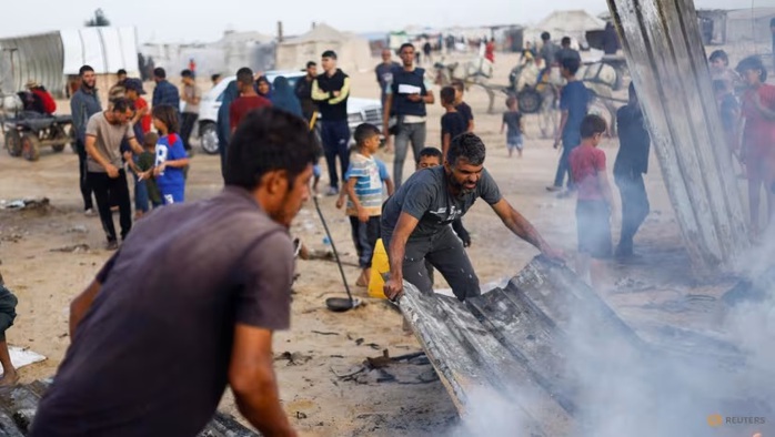 Việc Israel không kích trại tị nạn ở Rafah ngày 27-5 khiến cộng đồng quốc tế phản ứng dữ dội. Ảnh: Reuters Việc Israel không kích trại tị nạn ở Rafah ngày 27-5 khiến cộng đồng quốc tế phản ứng dữ dội. Ảnh: Reuters