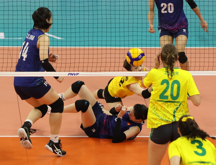 Thắng đậm Úc, tuyển bóng chuyền nữ Việt Nam tranh chung kết AVC Challenge Cup- Ảnh 3. Thắng đậm Úc, tuyển bóng chuyền nữ Việt Nam tranh chung kết AVC Challenge Cup- Ảnh 3.