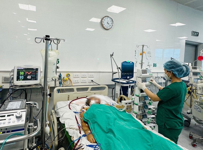Bệnh nhân nhiễm cúm nặng điều trị tại Bệnh viện Bệnh nhiệt đới Trung ương Ảnh: NGỌC DUNG Bệnh nhân nhiễm cúm nặng điều trị tại Bệnh viện Bệnh nhiệt đới Trung ương Ảnh: NGỌC DUNG