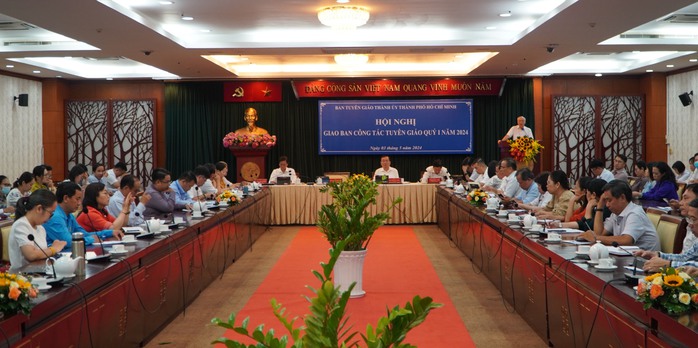 Người làm công tác tuyên giáo phải bản lĩnh, tỉnh táo và vững chãi- Ảnh 1. Người làm công tác tuyên giáo phải bản lĩnh, tỉnh táo và vững chãi- Ảnh 1.