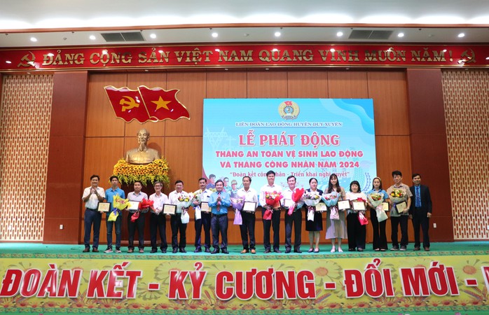 71 suất quà hỗ trợ đoàn viên, công nhân khó khăn tại Duy Xuyên- Ảnh 5.