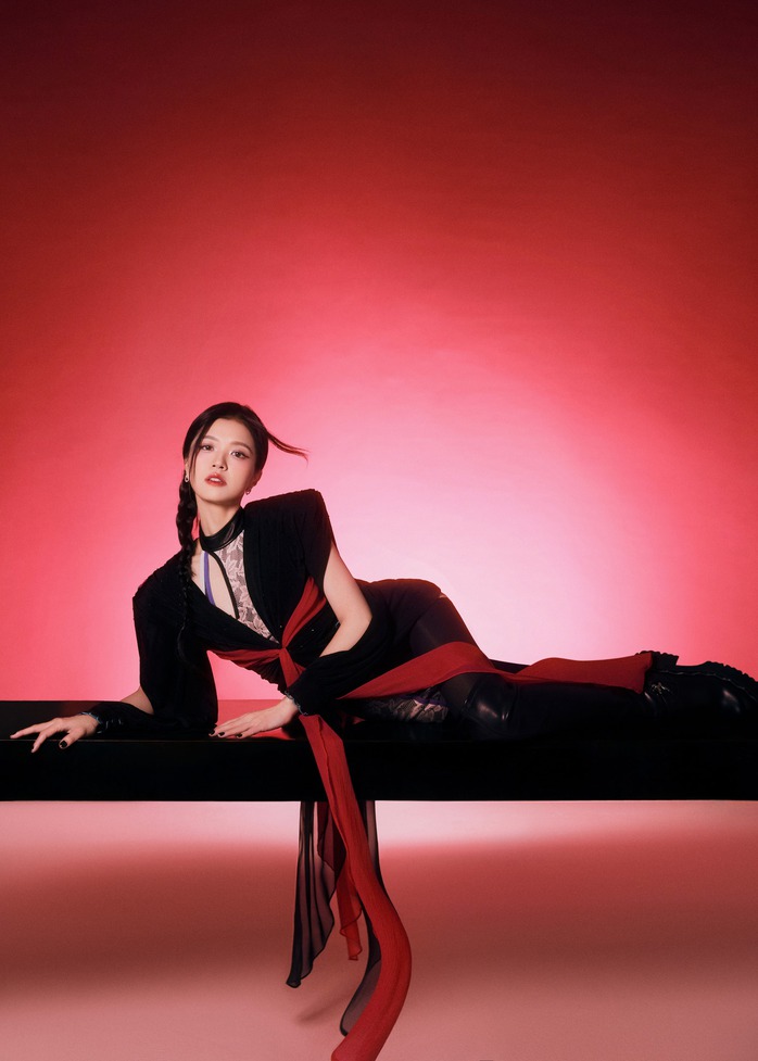 Suni Hạ Linh thu hút trong Suni Hạ Linh thu hút trong