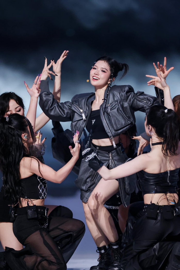 Suni Hạ Linh thu hút trong Suni Hạ Linh thu hút trong