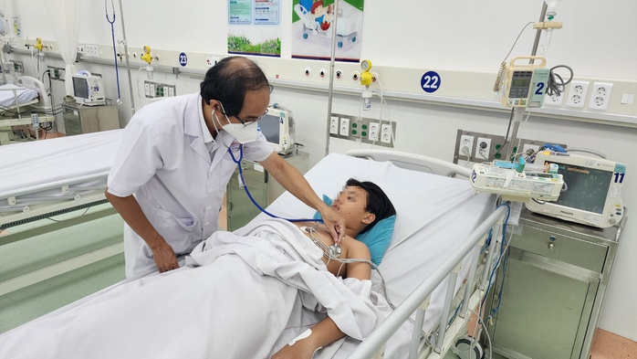 Bé trai nghi ngộ độc thực phẩm đang điều trị tại Bệnh viện Nhi Đồng 1 (TP HCM) hiện đã ổn định và đang được theo dõi thêm Bé trai nghi ngộ độc thực phẩm đang điều trị tại Bệnh viện Nhi Đồng 1 (TP HCM) hiện đã ổn định và đang được theo dõi thêm
