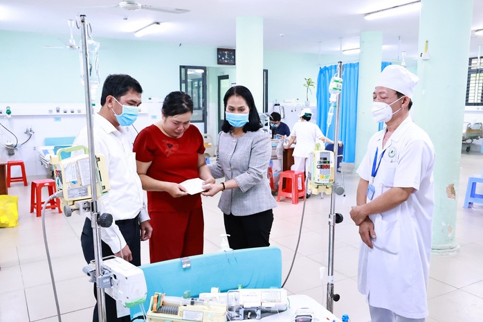 Vụ gần 500 người ngộ độc bánh mì: Công an truy vết nguồn gốc thực phẩm- Ảnh 3. Vụ gần 500 người ngộ độc bánh mì: Công an truy vết nguồn gốc thực phẩm- Ảnh 3.
