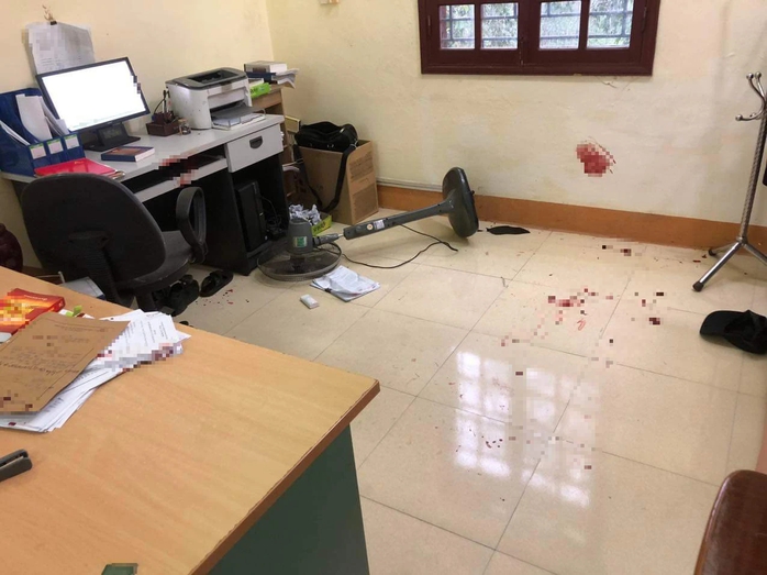 Phó Chánh án TAND huyện bị người đàn ông xông vào phòng làm việc đâm trọng thương- Ảnh 1. Phó Chánh án TAND huyện bị người đàn ông xông vào phòng làm việc đâm trọng thương- Ảnh 1.