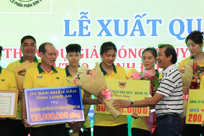 VTV Bình Điền Long An xuất quân dự Giải bóng chuyền VTV9 - Bình Điền- Ảnh 7. VTV Bình Điền Long An xuất quân dự Giải bóng chuyền VTV9 - Bình Điền- Ảnh 7.