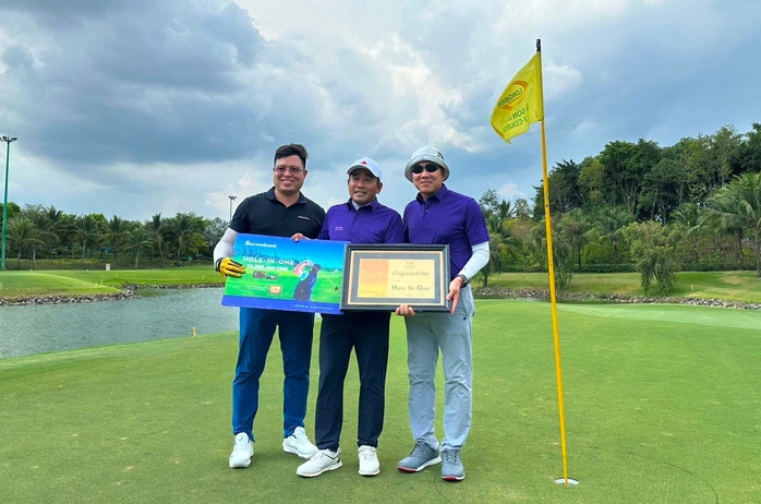 Giải golf Lương Văn Can 2024: Kỳ tích Hole-in-One và ấn tượng "Đêm thương hội"- Ảnh 2. Giải golf Lương Văn Can 2024: Kỳ tích Hole-in-One và ấn tượng "Đêm thương hội"- Ảnh 2.