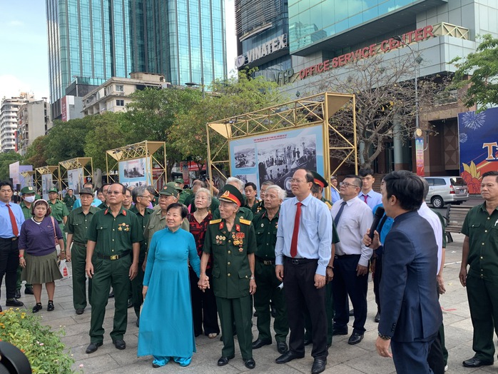 Khai mạc triển lãm Chiến thắng Điện Biên Phủ- Ảnh 2. Khai mạc triển lãm Chiến thắng Điện Biên Phủ- Ảnh 2.