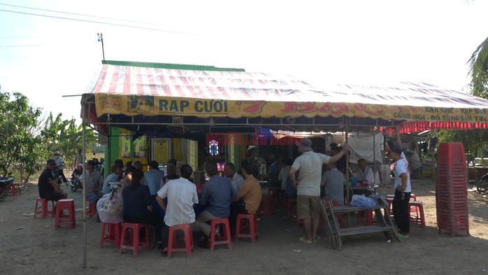 CLIP: Hoàn cảnh đau lòng của nạn nhân trong vụ nổ nồi hơi ở Đồng Nai- Ảnh 2. CLIP: Hoàn cảnh đau lòng của nạn nhân trong vụ nổ nồi hơi ở Đồng Nai- Ảnh 2.