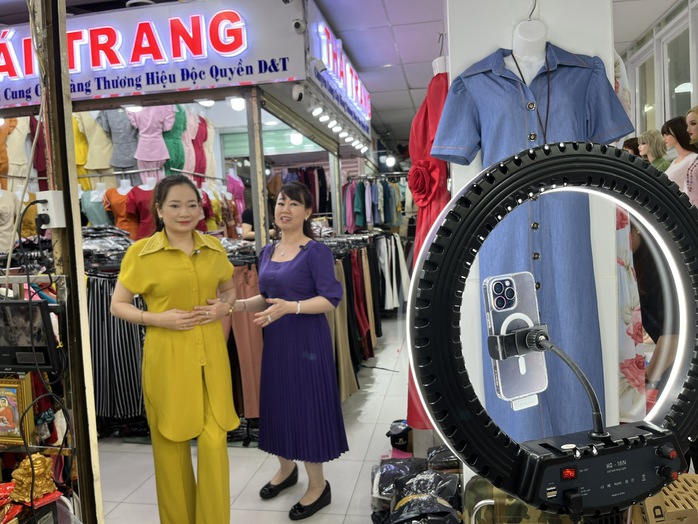 TP HCM đã có kế hoạch hỗ trợ tiểu thương chợ truyền thống bán hàng trực tuyến- Ảnh 3. TP HCM đã có kế hoạch hỗ trợ tiểu thương chợ truyền thống bán hàng trực tuyến- Ảnh 3.