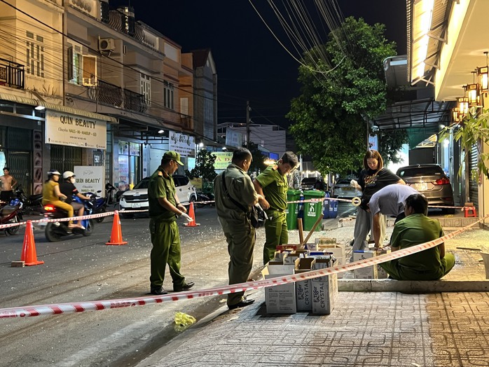 Khoảng 15 người lao vào 1 nhà hàng ở Bình Dương đập phá- Ảnh 1. Khoảng 15 người lao vào 1 nhà hàng ở Bình Dương đập phá- Ảnh 1.