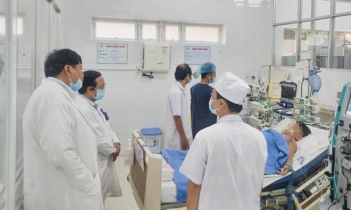 Vụ gần 500 người ngộ độc bánh mì: Công an truy vết nguồn gốc thực phẩm- Ảnh 1. Vụ gần 500 người ngộ độc bánh mì: Công an truy vết nguồn gốc thực phẩm- Ảnh 1.