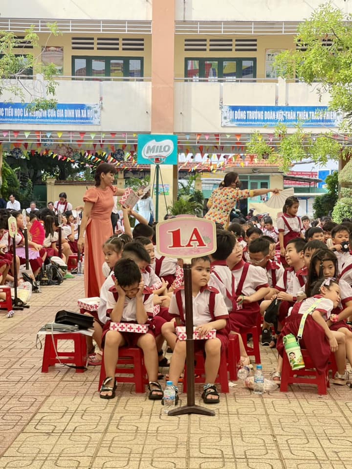 Hình ảnh đẹp ngày bế giảng gây "bão" mạng xã hội - Ảnh 2. Hình ảnh đẹp ngày bế giảng gây "bão" mạng xã hội - Ảnh 2.