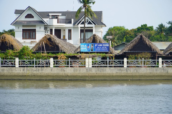 Sông, rạch bị xâm lấn (*): Mở rộng phạm vi bảo vệ- Ảnh 1. Sông, rạch bị xâm lấn (*): Mở rộng phạm vi bảo vệ- Ảnh 1.