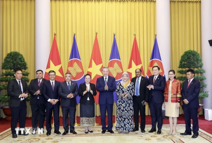 Đại sứ các nước tới chúc mừng Chủ tịch nước Tô Lâm- Ảnh 4. Đại sứ các nước tới chúc mừng Chủ tịch nước Tô Lâm- Ảnh 4.