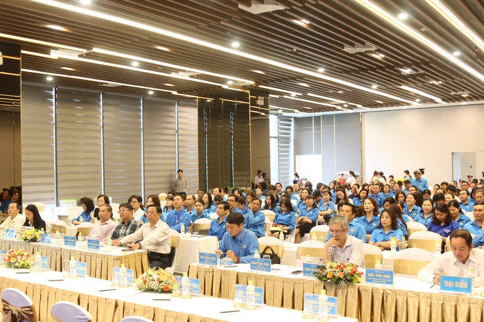 Chủ tịch TP Nha Trang đối thoại với đoàn viên, người lao động- Ảnh 1. Chủ tịch TP Nha Trang đối thoại với đoàn viên, người lao động- Ảnh 1.
