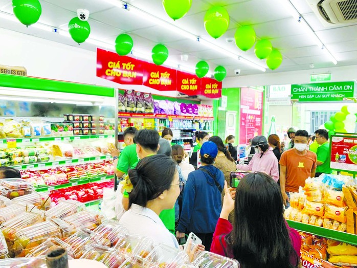 Không khí mua sắm sôi động tại Co.op Food Hiệp Bình Chánh trong ngày đầu khai trương Không khí mua sắm sôi động tại Co.op Food Hiệp Bình Chánh trong ngày đầu khai trương