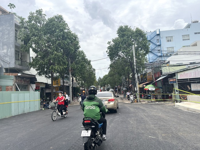 Đoạn đường qua cống đường Thích Quảng Đức đã được thông xe- Ảnh 1. Đoạn đường qua cống đường Thích Quảng Đức đã được thông xe- Ảnh 1.